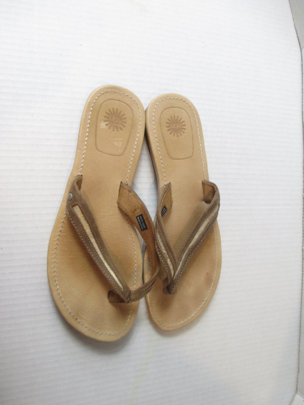 UGG Elyza II Tan/Gold Leather Flip Flop Sandals Comfort Casual Women’s Size 10 - Picture 6 of 8
